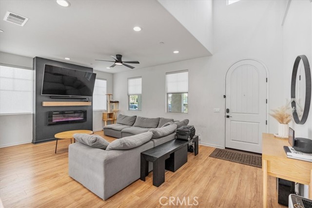 Image 4 of 25 For 16452 Globetrotter Avenue