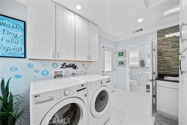 Detail Gallery Image 22 of 31 For 22907 Leonora, Woodland Hills,  CA 91367 - 2 Beds | 2 Baths