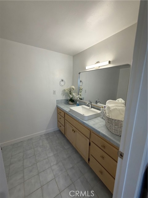 Detail Gallery Image 15 of 19 For 9660 Vanalden, Northridge,  CA 91324 - 5 Beds | 5 Baths