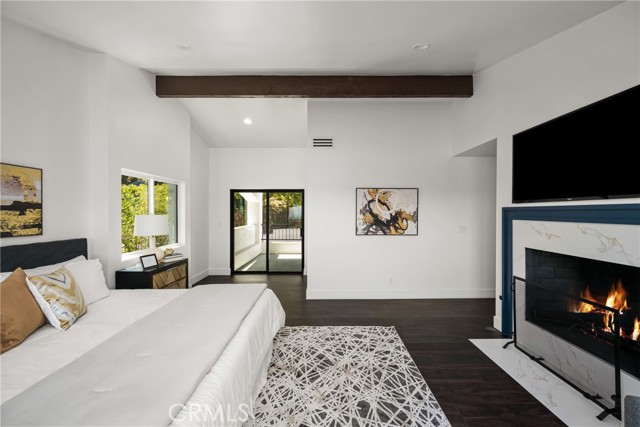 Main level primary bedroom