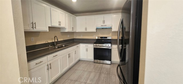 Detail Gallery Image 3 of 21 For 1633 1/2 E 85th St, Los Angeles,  CA 90001 - 5 Beds | 3 Baths