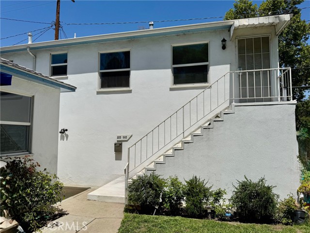 222 N Screenland Drive, Burbank CA: https://media.crmls.org/medias/3afa926a-9cc6-43a7-8e32-c234e75a5853.jpg