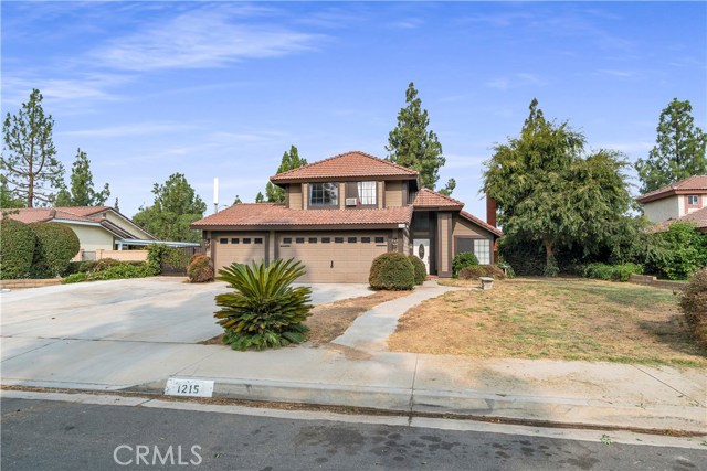 1215 Crestsprings Ln, Riverside, CA 92506