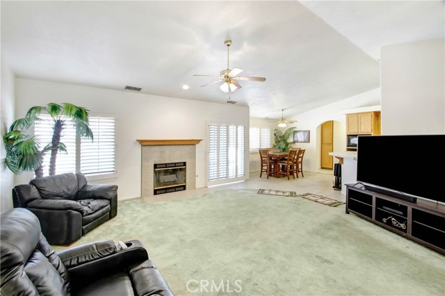Detail Gallery Image 5 of 34 For 11949 Hawthorne Ave, Hesperia,  CA 92345 - 3 Beds | 2 Baths