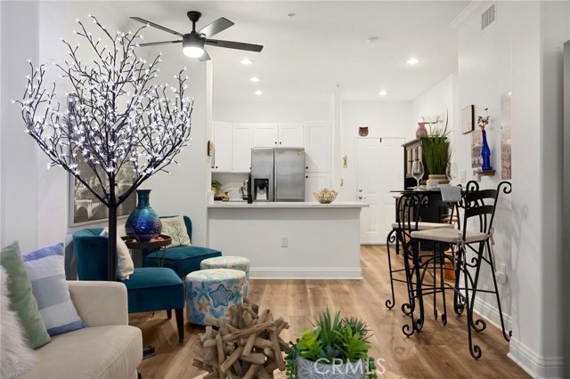 Detail Gallery Image 10 of 41 For 3148 Watermarke Pl, Irvine,  CA 92612 - 1 Beds | 1 Baths