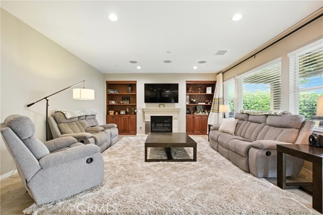 3993 Black Cottonwood Way, San Bernardino CA: https://media.crmls.org/medias/3afd328a-55ef-480a-8422-554f85f81867.jpg