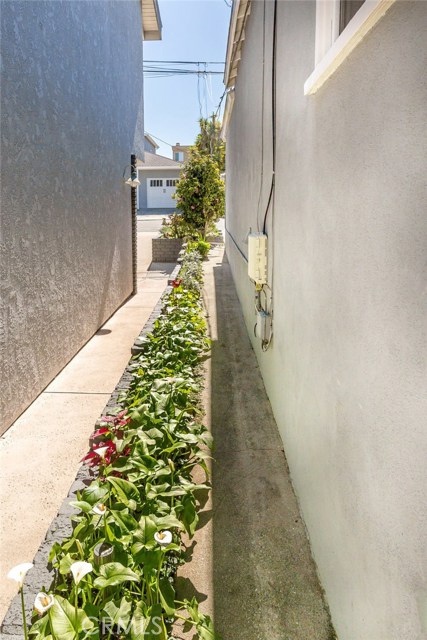 1201 20th Place, Hermosa Beach, California 90254, 2 Bedrooms Bedrooms, ,1 BathroomBathrooms,Residential,Sold,20th,SB17049022