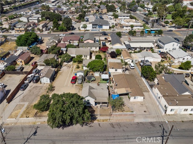 214 S Ojai Street, Santa Paula CA: https://media.crmls.org/medias/3afd46e5-99f6-4dda-aed2-c43debce84db.jpg