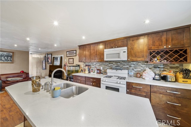 17333 Valley Boulevard, Fontana CA: https://media.crmls.org/medias/3afefe4d-9f49-44b1-901c-decf9058f65f.jpg