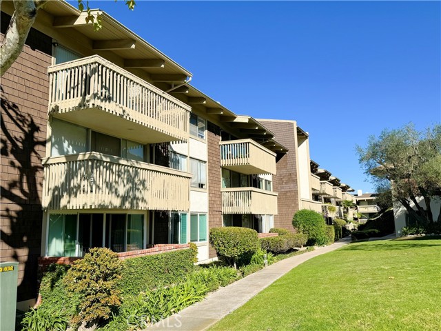 Detail Gallery Image 1 of 17 For 6542 Ocean Crest Dr #C204,  Rancho Palos Verdes,  CA 90275 - 2 Beds | 2 Baths