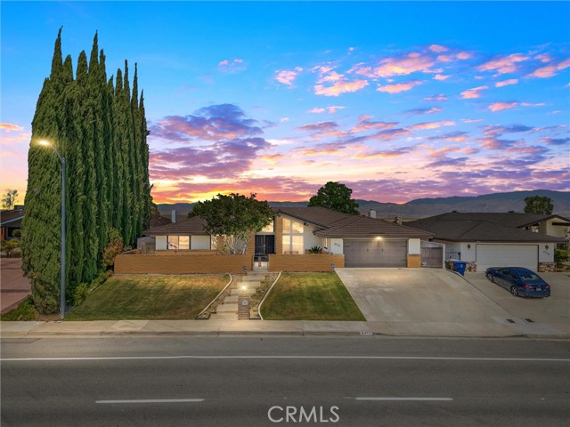 Detail Gallery Image 1 of 73 For 4712 Panorama Dr, Bakersfield,  CA 93306 - 4 Beds | 2/1 Baths