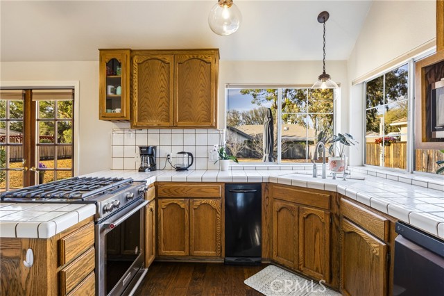 Detail Gallery Image 11 of 43 For 2314 Ashwood Pl, Paso Robles,  CA 93446 - 4 Beds | 3 Baths