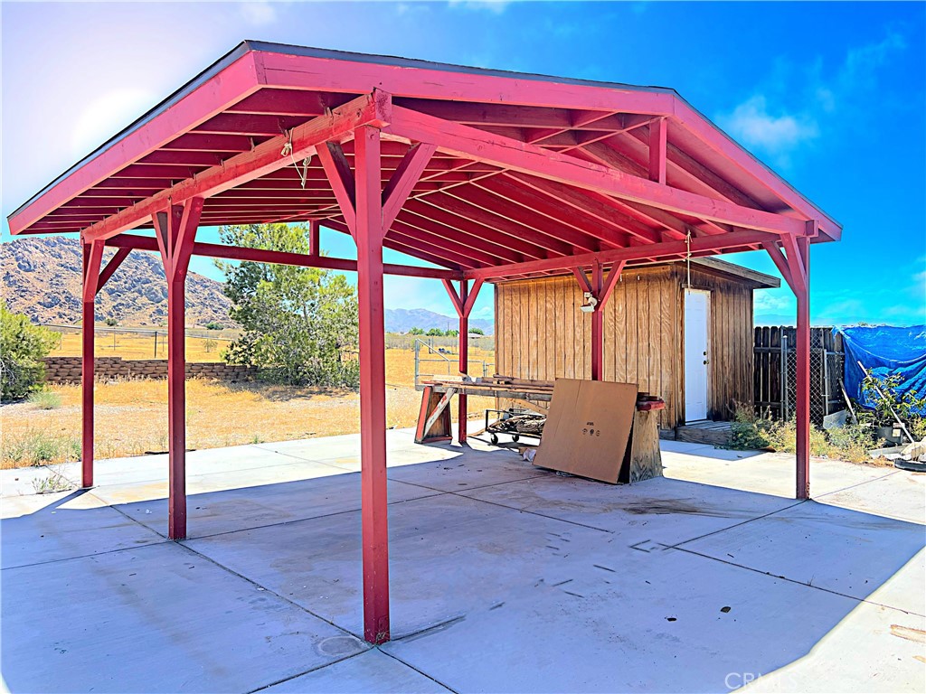 https://media.crmls.org/medias/3b007428-d70f-4fe1-8ef1-73f08e6549d7.jpg?preset=X-Large