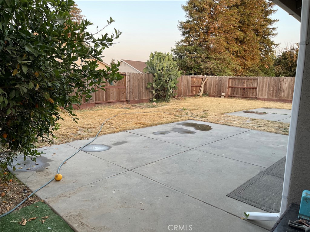 https://media.crmls.org/medias/3b011e8d-a082-4e86-855b-41edf0eb37c9.jpg?preset=X-Large