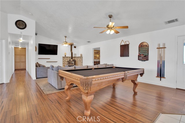Detail Gallery Image 8 of 45 For 11020 Blue Jay Way, Oak Hills,  CA 92344 - 5 Beds | 2 Baths
