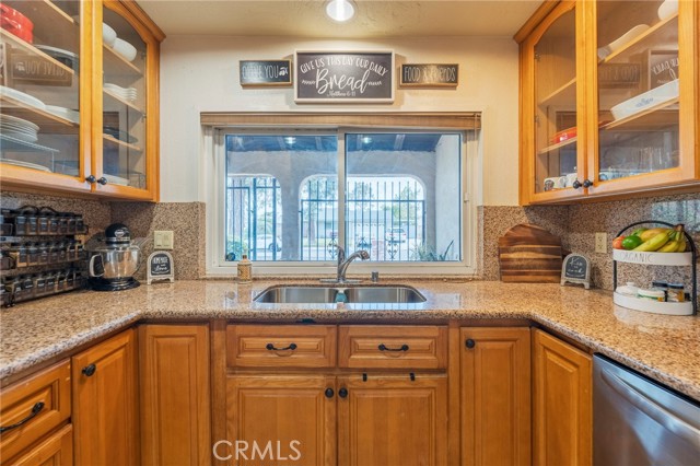 Detail Gallery Image 19 of 45 For 2219 S Elderberry Ave, Ontario,  CA 91762 - 4 Beds | 2 Baths
