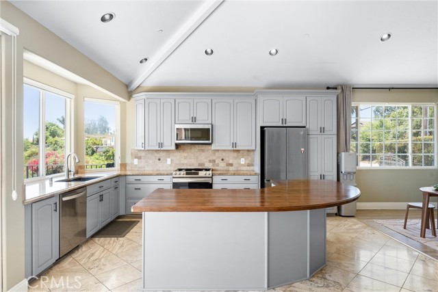 918 Reposado Drive, La Habra Heights CA: https://media.crmls.org/medias/3b01e58a-b252-4357-89ba-430461686642.jpg