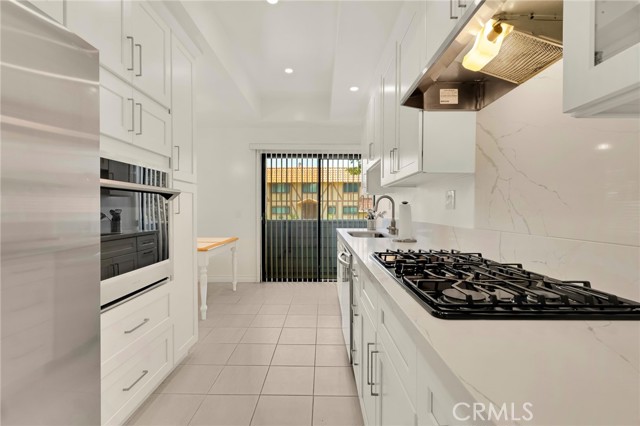 Detail Gallery Image 14 of 33 For 5835 Etiwanda Ave, Tarzana,  CA 91356 - 2 Beds | 2/1 Baths
