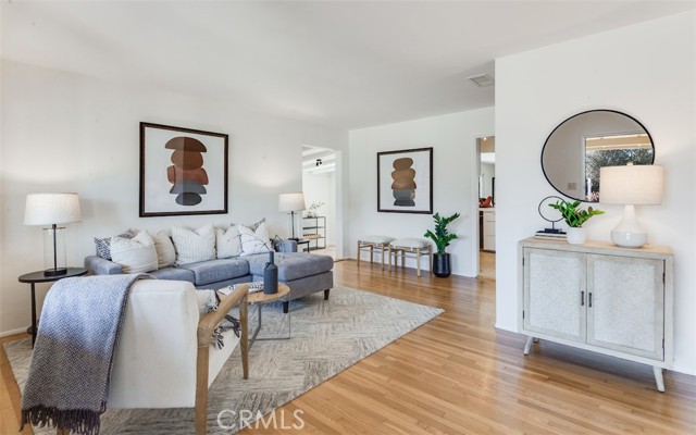 Detail Gallery Image 2 of 30 For 1951 Snowden Ave, Long Beach,  CA 90815 - 3 Beds | 2 Baths