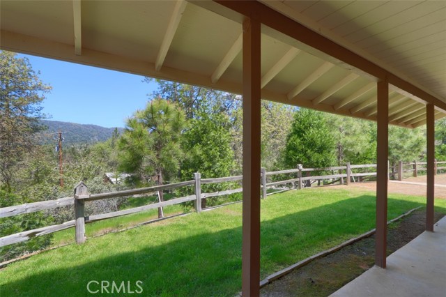 50986 Road 632, Oakhurst CA: https://media.crmls.org/medias/3b038ac3-4f8e-424c-946d-3d8dbcc6cf7e.jpg