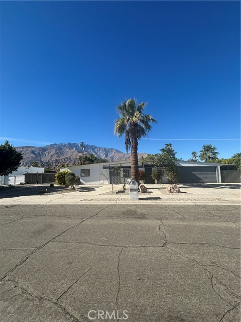 Detail Gallery Image 3 of 38 For 2653 N Kitty Hawk Dr, Palm Springs,  CA 92262 - 3 Beds | 2 Baths