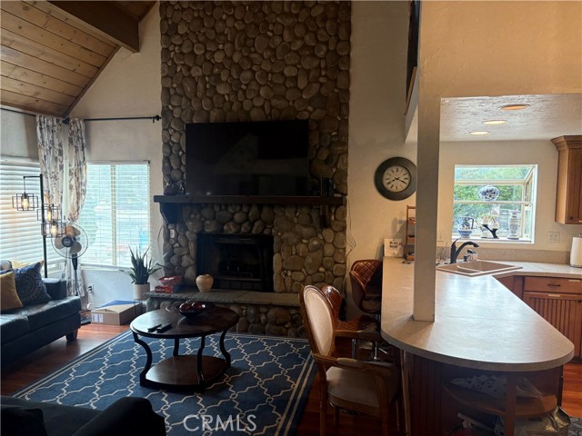 24166 Zurich Drive, Crestline CA: https://media.crmls.org/medias/3b047f64-cc90-4091-9888-edd05a68a874.jpg