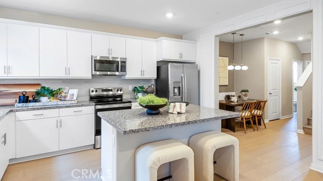 Detail Gallery Image 3 of 22 For 1676 Phantom Ln, Rialto,  CA 92376 - 3 Beds | 2/1 Baths