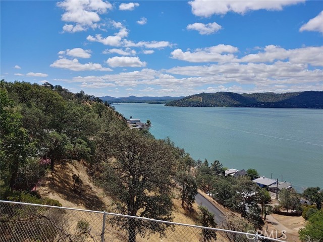 13050 Carter Lane, Clearlake CA: https://media.crmls.org/medias/3b06519a-e2f0-4a34-a681-a517f5cc361e.jpg