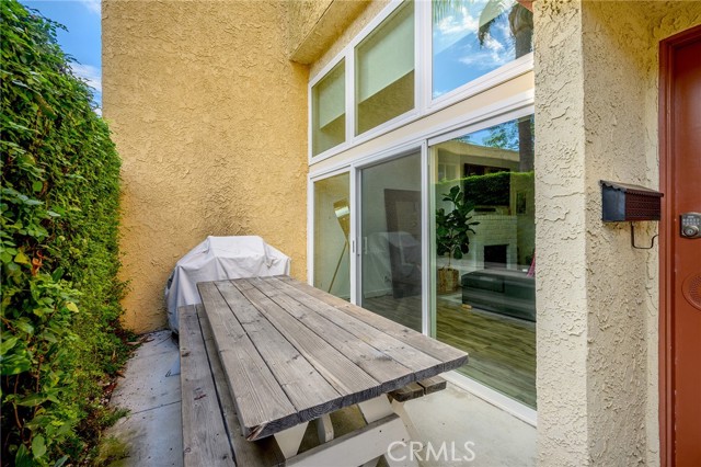 Detail Gallery Image 24 of 31 For 5435 Yarmouth #7,  Encino,  CA 91316 - 2 Beds | 2/1 Baths