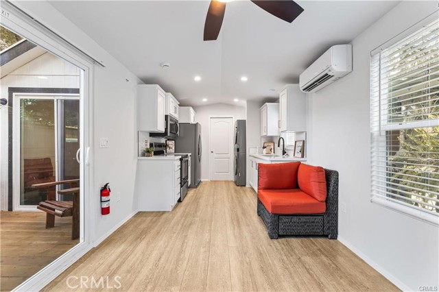 Detail Gallery Image 5 of 16 For 10799 Sherman Grove Ave Unit 84, Sunland,  CA 90140 - 1 Beds | 1 Baths