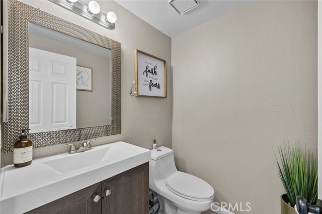 37310 Newbury Place, Palmdale CA: https://media.crmls.org/medias/3b073d6e-5fd5-4ae5-8da6-d66216e0ac56.jpg