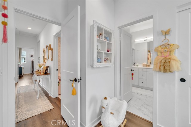 516 Caleigh Lane, Costa Mesa CA: https://media.crmls.org/medias/3b07e78a-2dca-4f71-9b3f-1db7b20f6c30.jpg