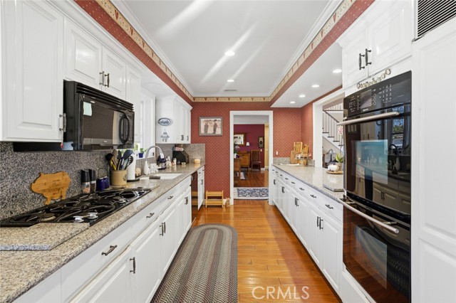 Detail Gallery Image 13 of 53 For 2033 Holiday, Newport Beach,  CA 92660 - 5 Beds | 7/1 Baths