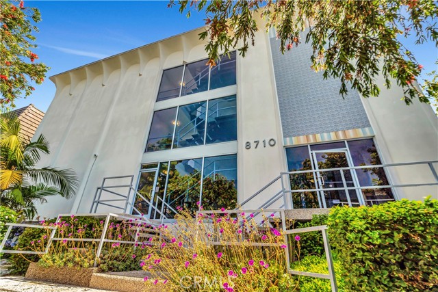 8710 Delgany Avenue, Playa del Rey CA: https://media.crmls.org/medias/3b085c93-23a1-411e-9a44-0a1190fbf774.jpg