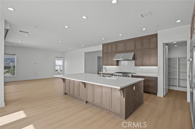 Detail Gallery Image 13 of 59 For 20638 W Deer Grass Ct Ct, Porter Ranch,  CA 91326 - 5 Beds | 5/1 Baths