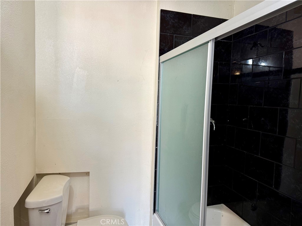 https://media.crmls.org/medias/3b09193d-7961-4dff-8292-e9a0212089b6.jpg?preset=X-Large