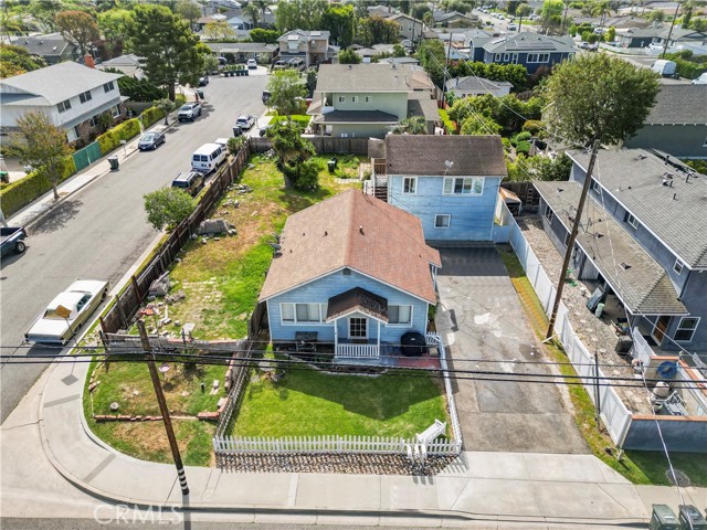 2110 Orange Avenue, Costa Mesa CA: https://media.crmls.org/medias/3b09354a-7ad5-443b-8223-e347e98217db.jpg