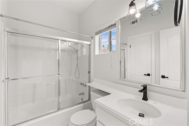 Upstairs Jack & Jill Bathroom