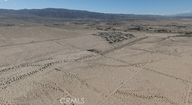 4453 Bagdad Highway, 29 Palms CA: https://media.crmls.org/medias/3b099460-7900-466d-a162-727d81c3fb8f.jpg