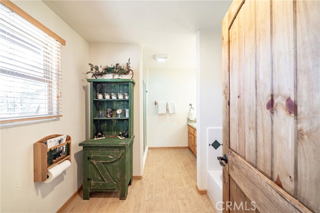 42728 Timberline Trail, Big Bear Lake CA: https://media.crmls.org/medias/3b09a7ea-240d-48f4-8ba5-864b59b84e62.jpg