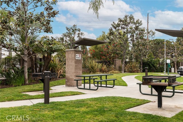 2 Bed Home for Sale in Hawthorne, California