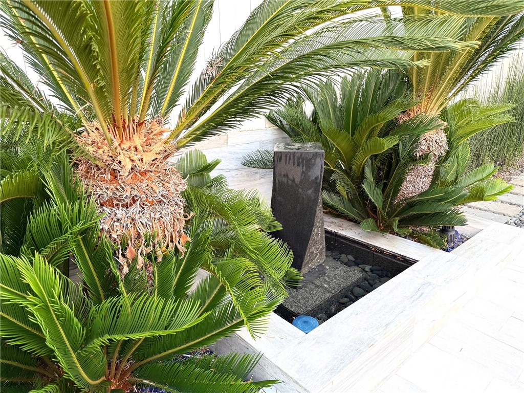 https://media.crmls.org/medias/3b09c7d5-a26a-452e-b498-d8c4de157a54.jpg?preset=X-Large