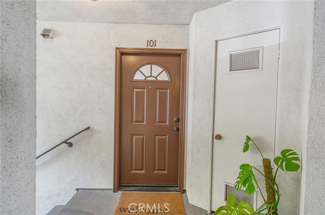 Detail Gallery Image 2 of 17 For 1030 N Loma Ave #101,  Long Beach,  CA 90804 - 2 Beds | 2 Baths