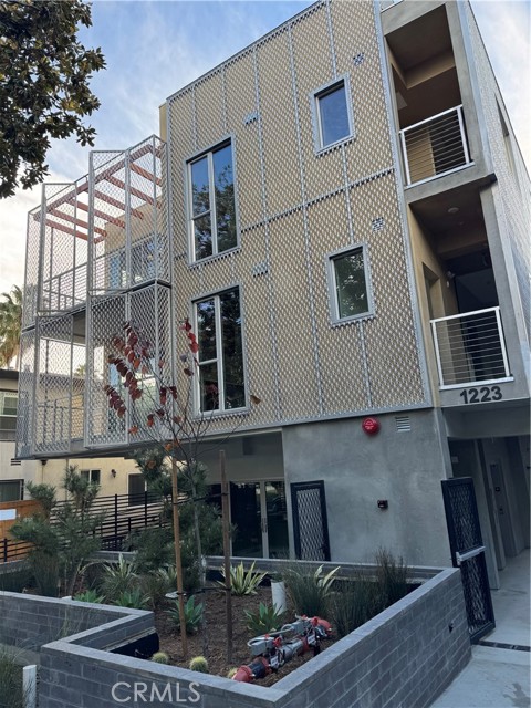 1223 N Hayworth Avenue # 7, West Hollywood, California 90046, 2 Bedrooms Bedrooms, ,2 BathroomsBathrooms,Residential Lease,For Rent,1223 N Hayworth Avenue # 7,CRSR24235963