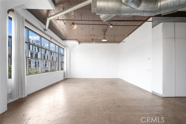 530 Molino Street, Los Angeles CA: https://media.crmls.org/medias/3b0ae361-4e1e-4568-b5b3-bdd425ad8d56.jpg