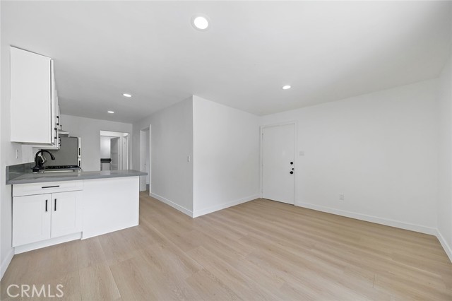 425 N Raymond Avenue, Pasadena CA: https://media.crmls.org/medias/3b0afd21-4a32-4894-a32b-68c36cdfbd22.jpg
