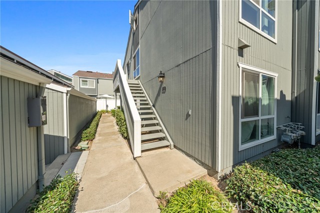 Detail Gallery Image 15 of 28 For 24 Seaside, Newport Beach,  CA 92663 - 2 Beds | 2 Baths