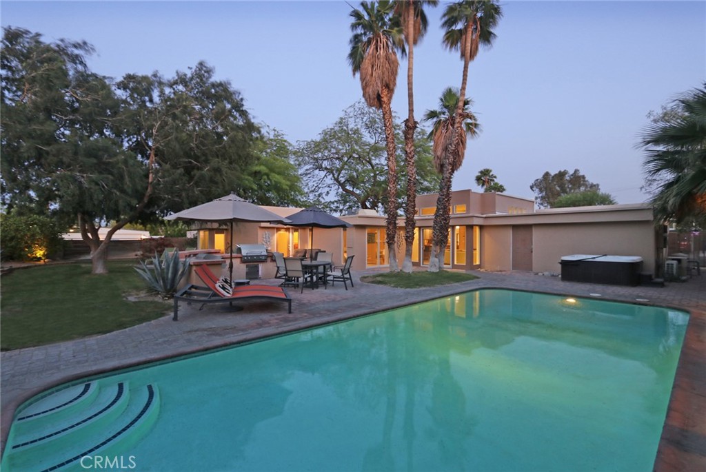 576 E Desert Holly Circle, Palm Springs, CA 92262