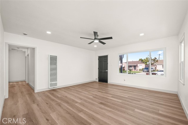 Detail Gallery Image 6 of 44 For 924 W Almond St, Compton,  CA 90220 - 3 Beds | 2 Baths