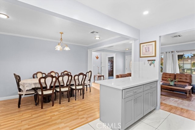 Detail Gallery Image 10 of 37 For 6902 Quakertown Ave, Winnetka,  CA 91306 - 5 Beds | 3 Baths